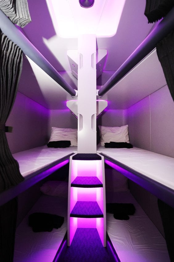 Model łóżek piętrowych Skynest linii Air New Zealand