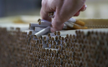 Firmy tytoniowe pomagają walczyć z przemytem