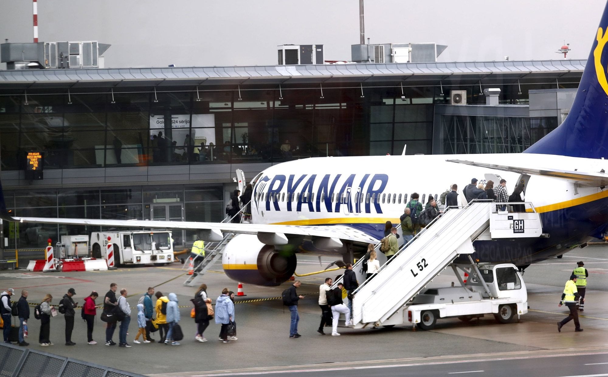 Ryanair: Nowe zasady przydziału miejsc dla rodzin z dziećmi - za darmo w tyle samolotu
