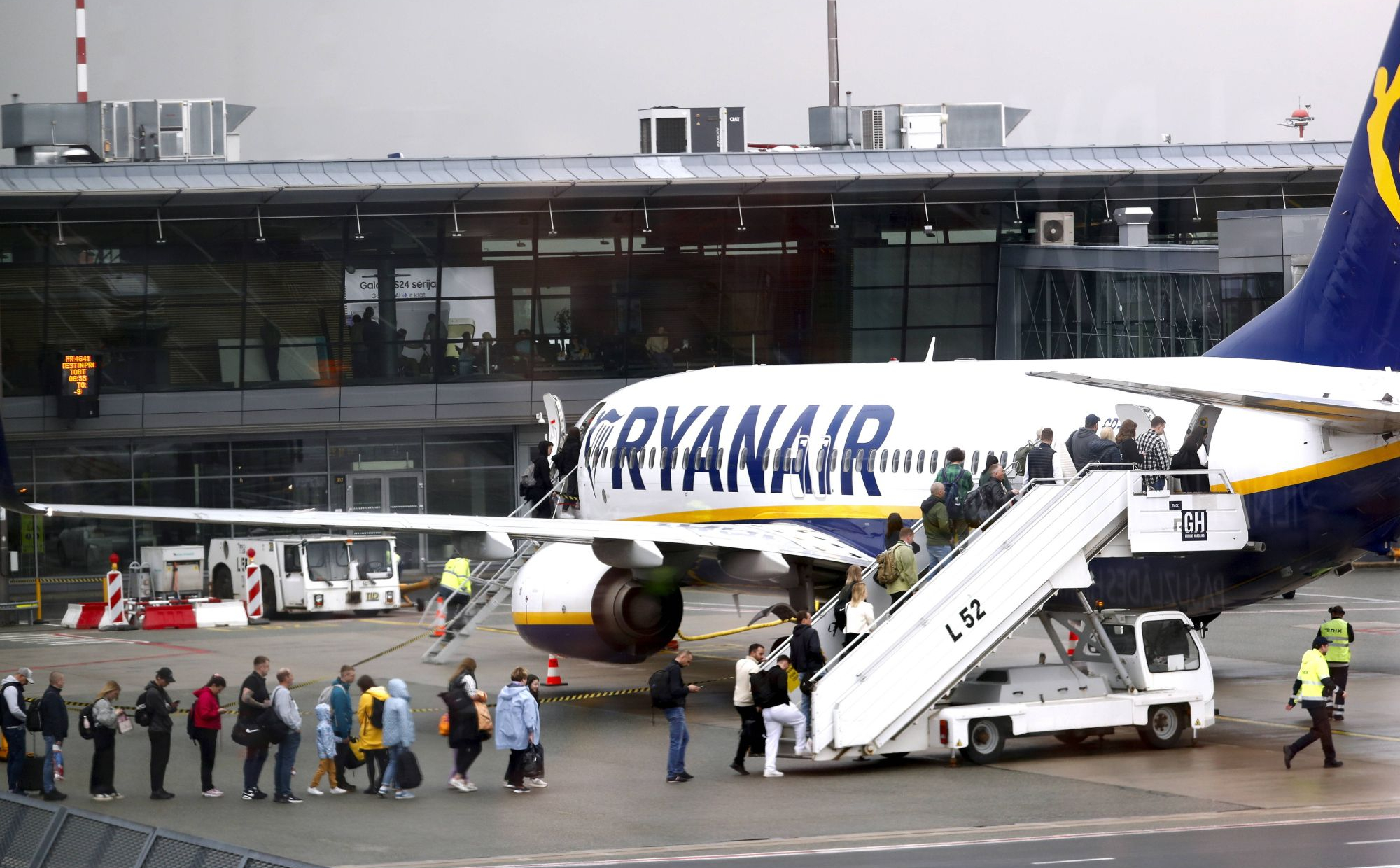 Ryanair zadowolony z wyroku skazującego za burdę na pokładzie