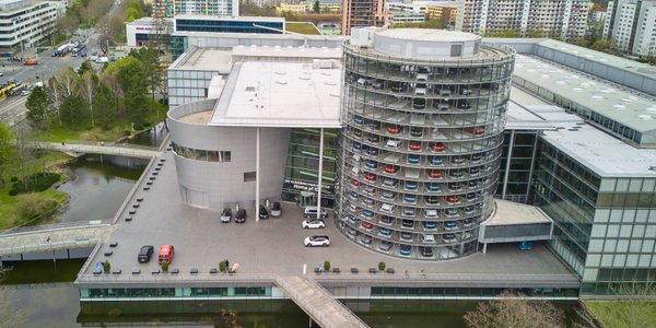 VW ogranicza liczbę modeli o połowę i szuka ratunku we współpracy z Chinami
