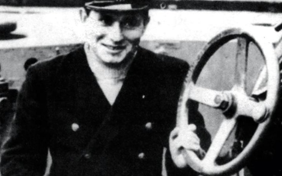 Kpt. Jan Grudziński objął dowództwo ORP „Orzeł” po wysadzeniu na ląd chorego kmdr. ppor. Kłoczkowski