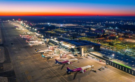 W rozkładzie lotów na lato z katowickiego lotniska znalazło się 128 tras regularnych i czarterowych 