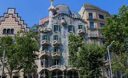 Casa Batlló to jedna z najsłynniejszych i najpopularniejszych atrakcji turystycznych w Barcelonie.