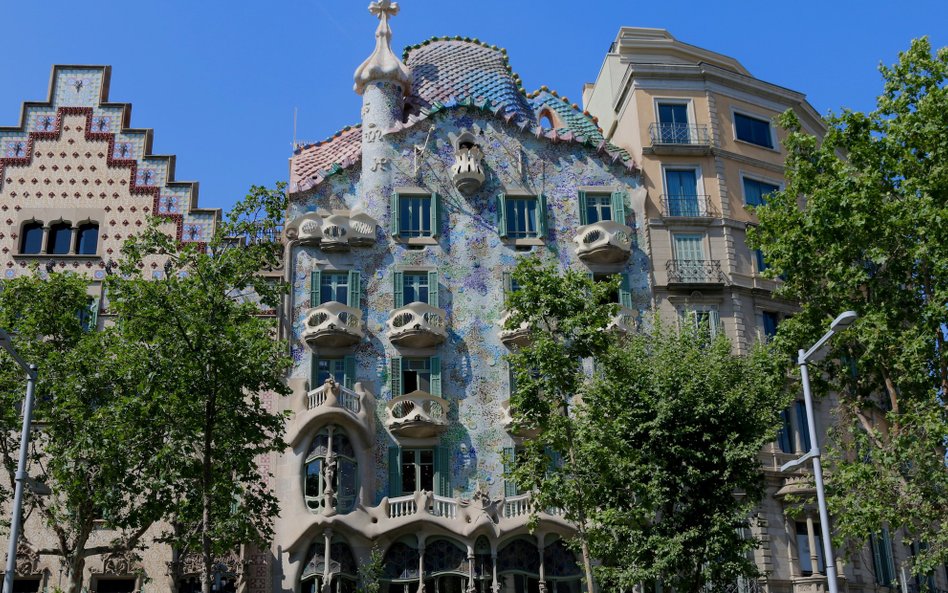 Casa Batlló to jedna z najsłynniejszych i najpopularniejszych atrakcji turystycznych w Barcelonie.