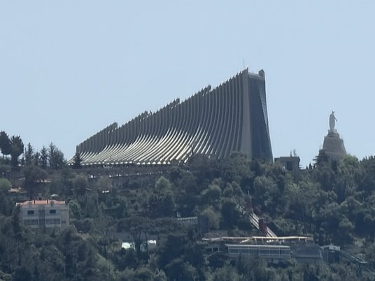 Bazylika Naszej Pani Libanu w miejscowości Harisa. Roz- ciąga się stamtąd piękna panorama Bejrutu.