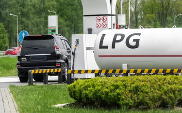 Za cenę 1 litra benzyny Pb95 można zatankować ponad 2 litry LPG. Nawet przy założeniu, że zużycie LP