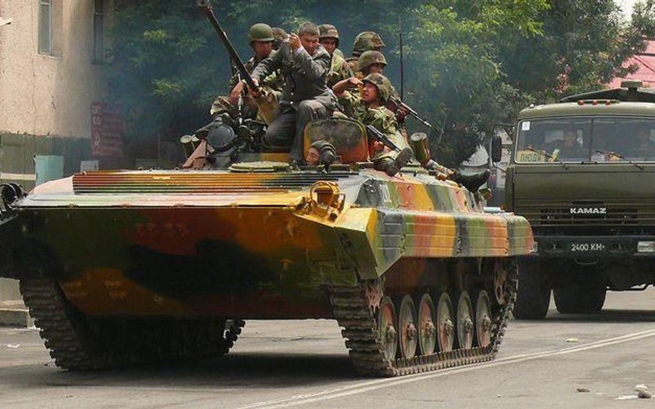 Wojskowy patrol w Osz