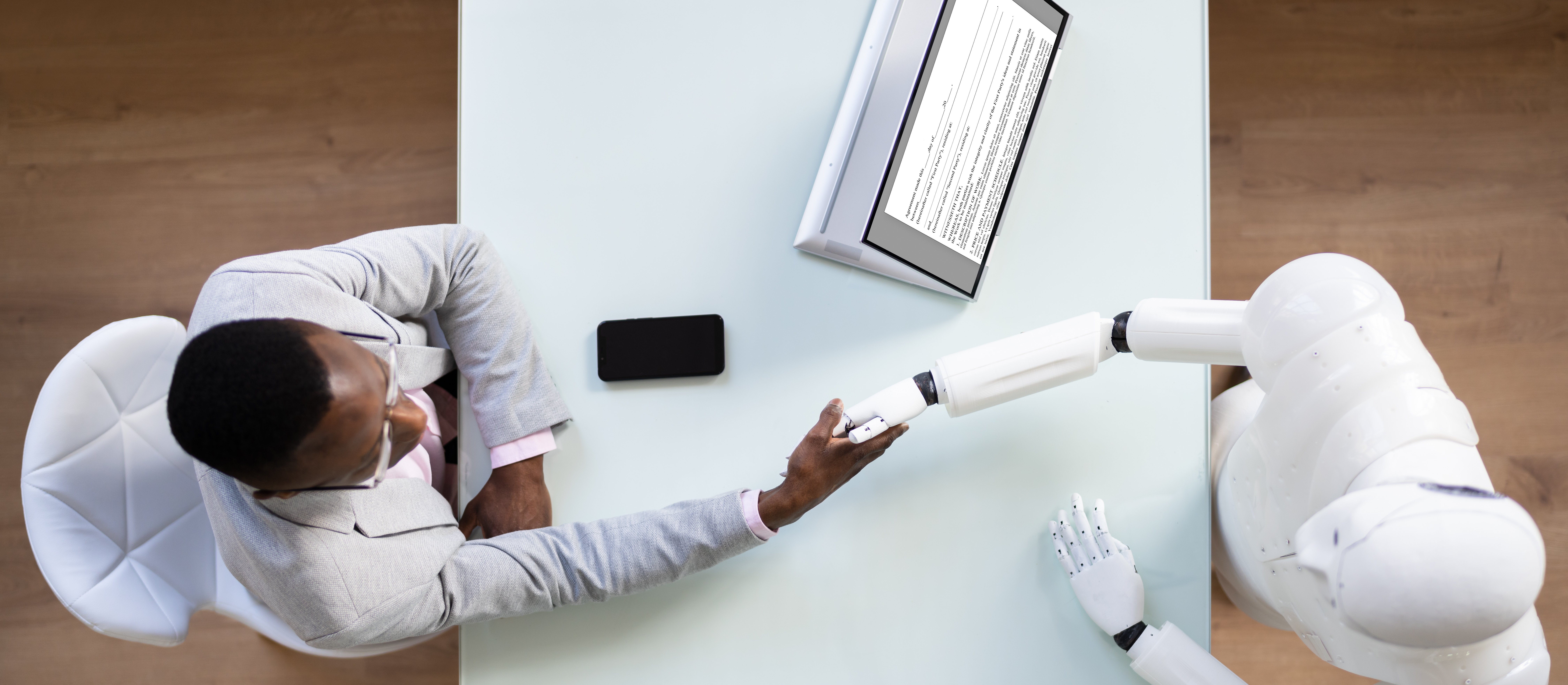 Firmy alarmują: to już koniec CV i rekrutacyjny chaos. ChatGPT w służbie kandydatów