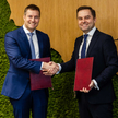 Podpisanie umowy pomiędzy KUKE i Propav, z lewej Cristiano Becker Hees, dyrektor ds. strukturyzowani