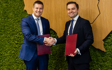 Podpisanie umowy pomiędzy KUKE i Propav, z lewej Cristiano Becker Hees, dyrektor ds. strukturyzowani
