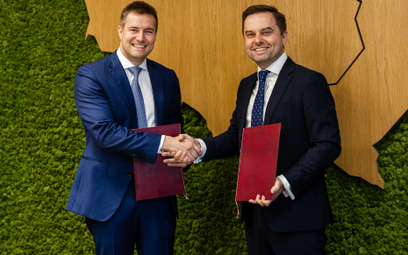 Podpisanie umowy pomiędzy KUKE i Propav, z lewej Cristiano Becker Hees, dyrektor ds. strukturyzowani