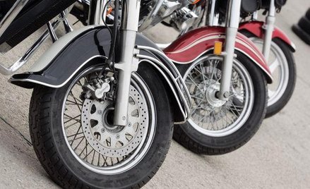 Czy w obowiązującym stanie prawnym istnieje możliwość pełnego odliczenia VAT od zakupu motocykla i p
