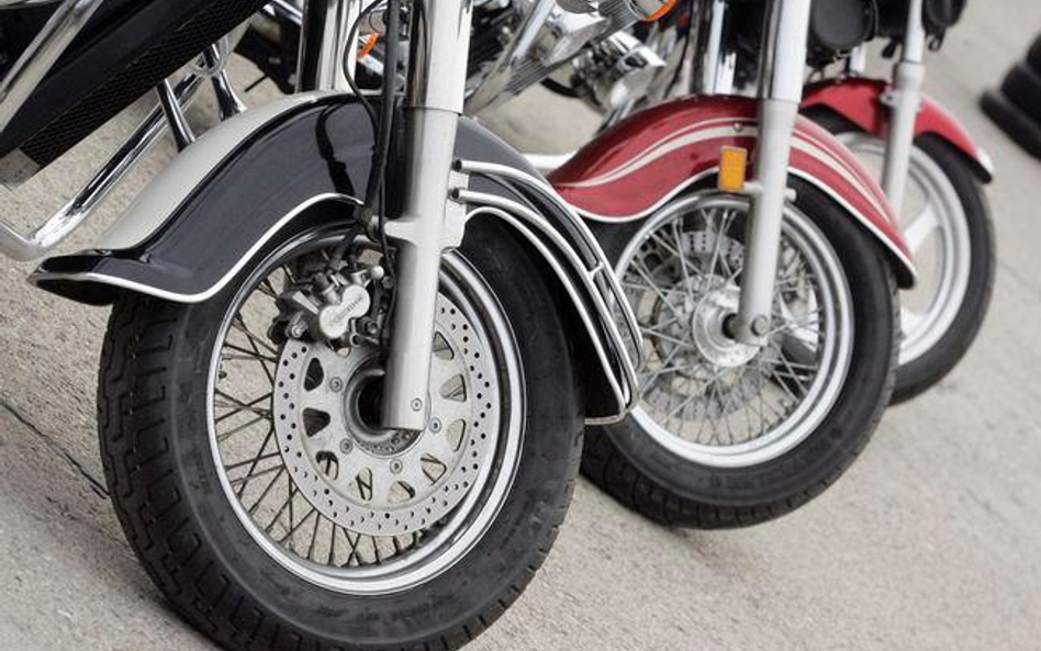 Czy w obowiązującym stanie prawnym istnieje możliwość pełnego odliczenia VAT od zakupu motocykla i p