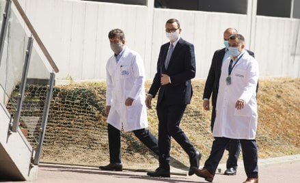 Proszę, nie lekceważmy zagrożenia, stańmy razem do walki z wirusem - apelował premier Mateusz Morawi