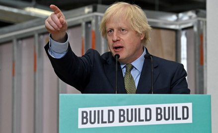 Największy spadek w Wielkiej Brytanii od 40 lat. Johnson ma ambitny plan