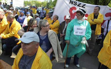 Przeciwko podwyższeniu wieku emerytalnego protestowały związki zawodowe. Na zdjęciu demonstracja „So