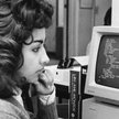 Studentka college’u w Austin uczy się programowania w języku COBOL. Teksas, ok. 1990 r.