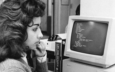 Studentka college’u w Austin uczy się programowania w języku COBOL. Teksas, ok. 1990 r.