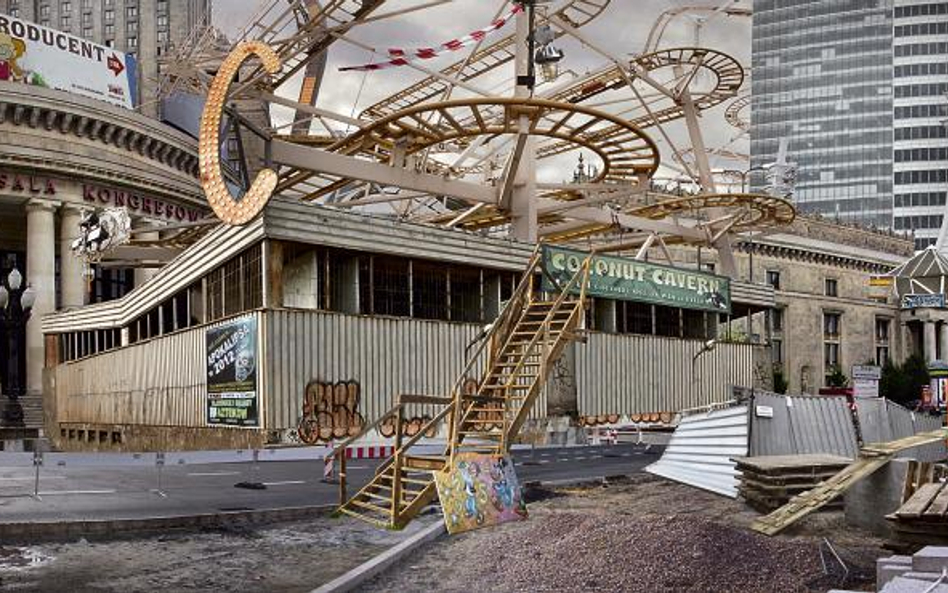 „Roller Coaster Warszawa” Kobasa Laksy była pokazywana podczas zbiorowej wystawy „Przyszłość nie jes