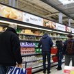 Polityka rządu łagodzi zapaść w wydatkach konsumpcyjnych