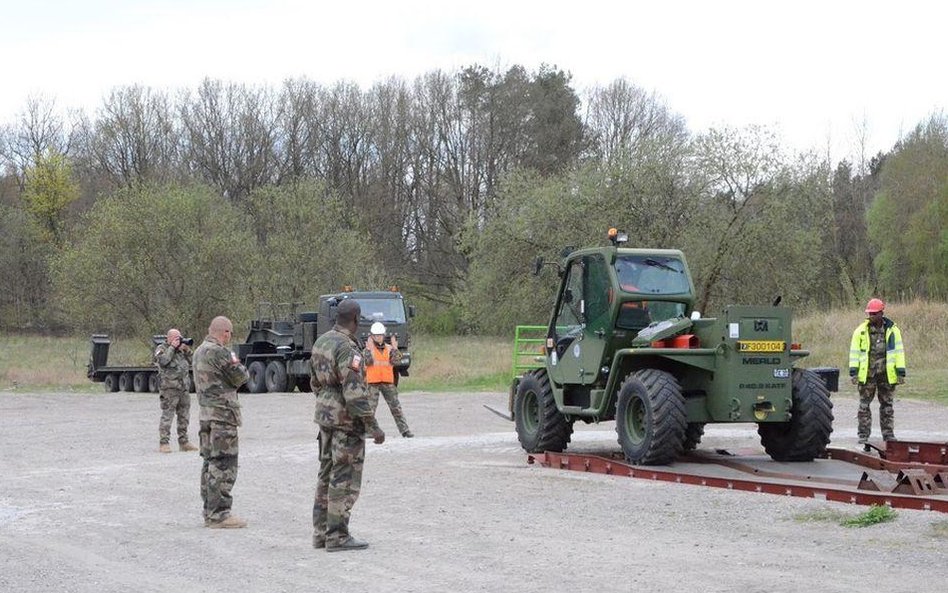 Francuscy żołnierze na poligonie w Drawsku Pomorskim