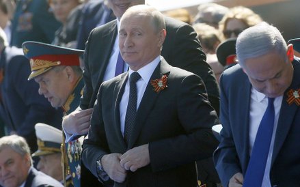 Paradę obserwował prezydent Władimir Putin z premierem Izraela Benjaminem Netanjahu i serbskim prezy