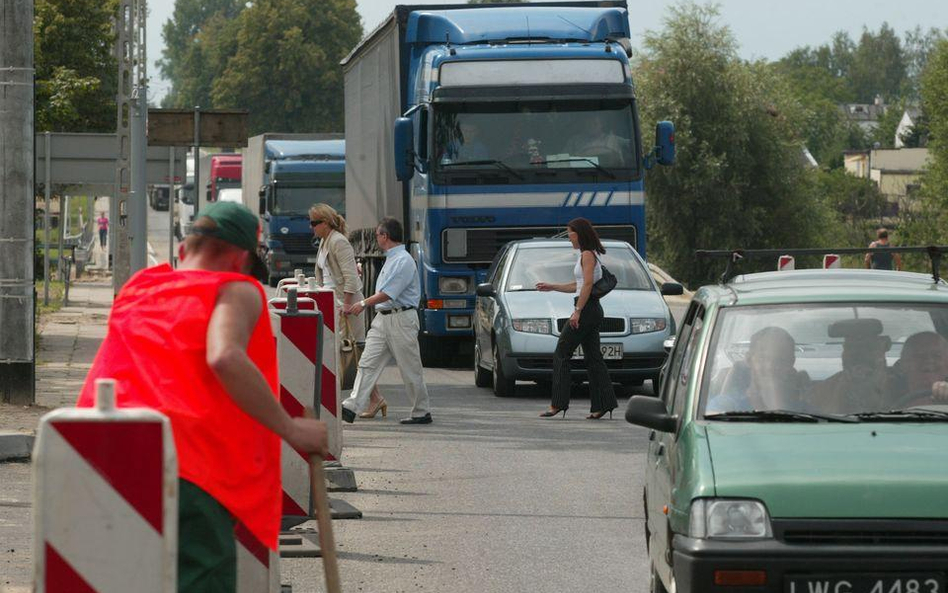 Korki w Łodzi. PiS wykorzystuje remonty w kampanii