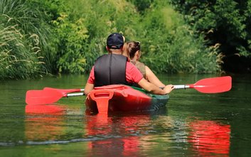 Spływ kajakowy / zdjęcie ilustracyjne