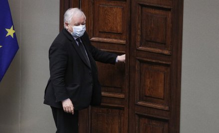 7 lat pracy wynosi wymagany staż dla szefa gabinetu politycznego premiera, wicepremiera czy ministra
