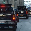 Kolumna samochodów prezydenta elekta Baracka Obamy na ulicach Chicago