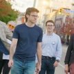 Brady Rogers (w środku, na pierwszym planie) zdobył mandat w wyborach na radnego w Kanadzie