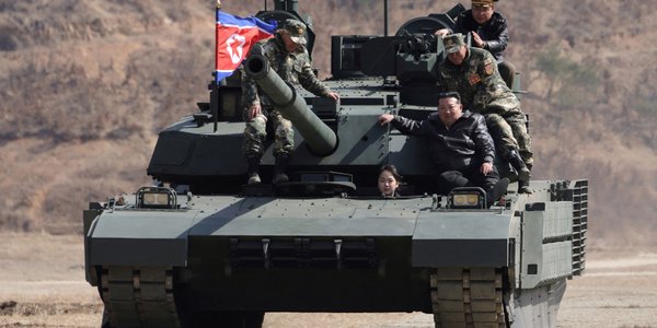 13-letnia córka Kim Dzong Una za sterami czołgu, który ma „nie mieć sobie równych”