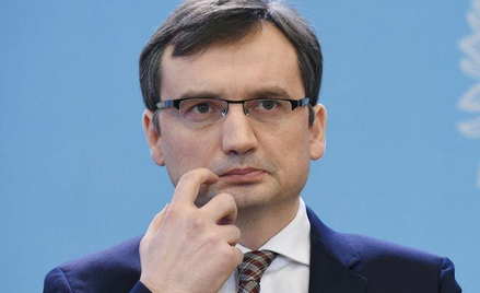 Minister sprawiedliwo&#347;ci Zbigniew Ziobro podczas konferencji prasowej dotyczącej połączenia fun