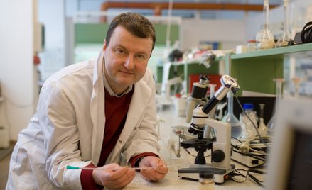 Prof. Tomasz Ciach: Szczepiąc tylko w krajach bogatych, ryzykujemy, bo wirus zmutuje i do nas wróci