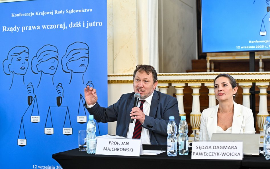 Prof. ucz. dr hab. Jan Majchrowski i sędzia Dagmara Pawełczyk-Woicka na konferencji naukowej "Rządy 