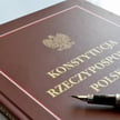 Konstytucja, a nie „szariat”