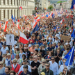 Uczestnicy marszu 4 czerwca na Krakowskim Przedmieściu