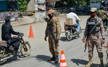 Policja powstrzyma Pakistańczyków przed pójściem do meczetu