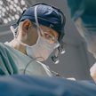 Spółka neurochirurgów zarabiała nawet 26 tys. zł. na godzinę. NFZ nałożył karę na szpital