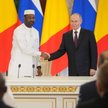 Prezydent Mali Assimi Goita podczas spotkania z Władimirem Putinem