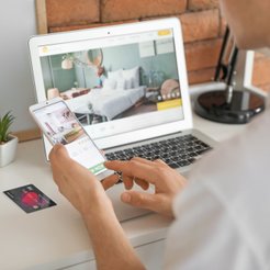 Marek Kobylański: Hotelowy pokój, a może mieszkanie?