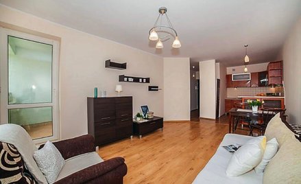 44,5-metrowy lokal przy ul. Aluzyjnej na Białołęce właściciel sprzedał za 232 tys. zł