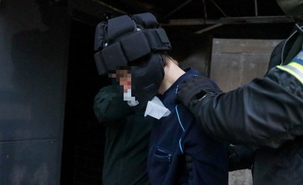 Podejrzany o zabójstwo pracownicy Uniwersytetu Warszawskiego wyprowadzany po zakończeniu przesłuchan