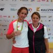 Trenerka Iwona Wójcik- -Pietruszka (z prawej) ze swoją zawodniczką Marią Springwald (z lewej) brązow