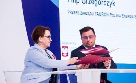 Tauron współpracuje z ponad 50 placówkami edukacyjnymi. Na zdjęciu minister edukacji Anna Zalewska i