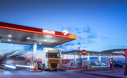 Stacje z logo Lotosu wkrótce zaczną znikać. Orlen sfinalizował fuzję