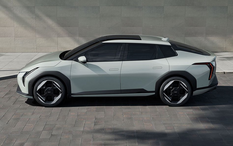 Kia EV4 Fastback, czyli nadwozie z płynnie opadającą linią dachu