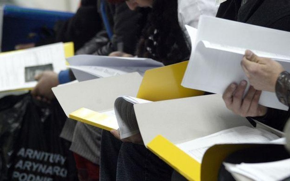 Kolejka do złożenia wniosków o dotacje unijne