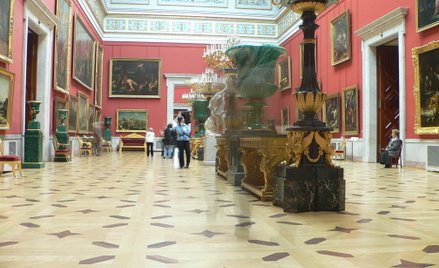 Wnętrza muzeum Ermitażu.